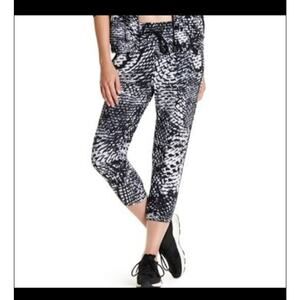 Z by Zella Summit womens black and white print cropped track jogger pant Size 8